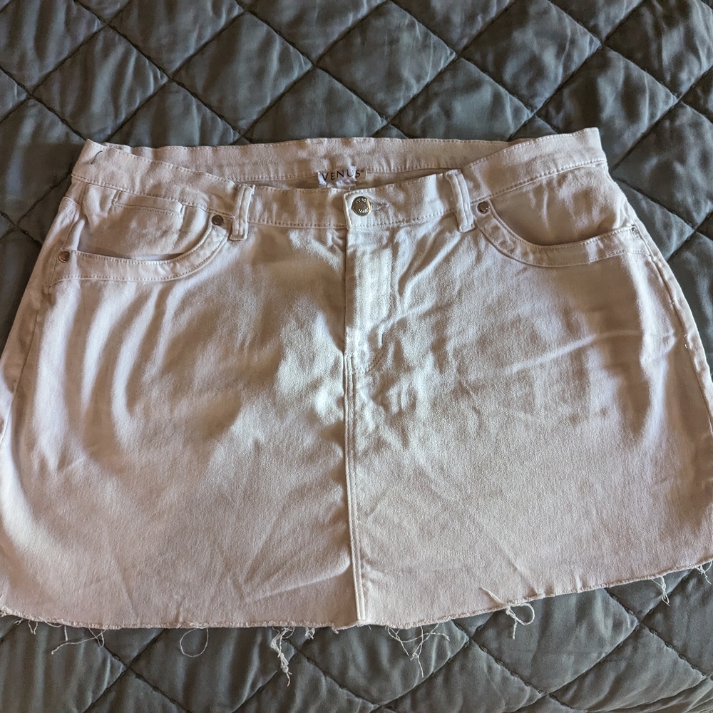 Women's Venus ripped jeans white skirt size 18